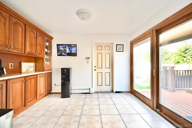 371 N Iowa Avenue, Massapequa, NY 11758