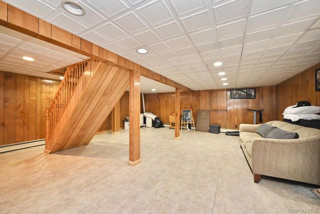 371 N Iowa Avenue, Massapequa, NY 11758