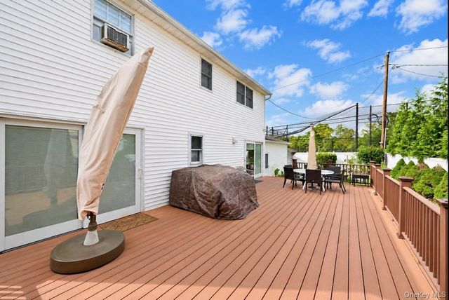 371 N Iowa Avenue, Massapequa, NY 11758
