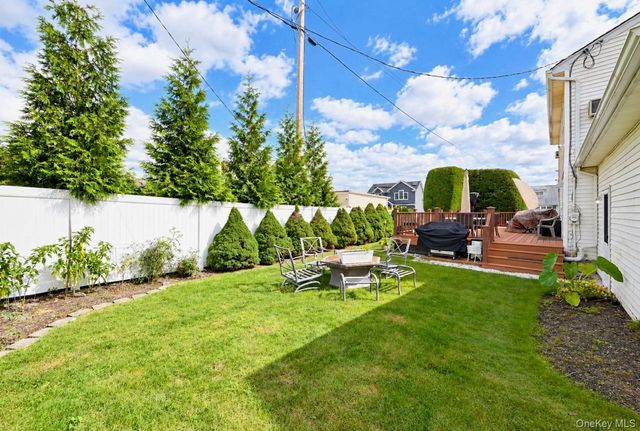 371 N Iowa Avenue, Massapequa, NY 11758