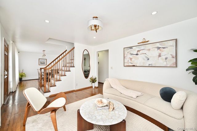 371 N Iowa Avenue, Massapequa, NY 11758