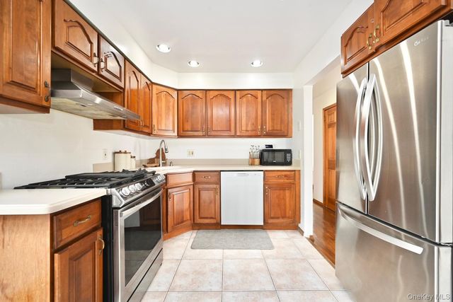 371 N Iowa Avenue, Massapequa, NY 11758