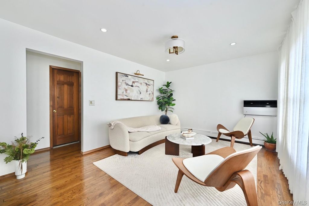 371 N Iowa Avenue, Massapequa, NY 11758 — photo 4