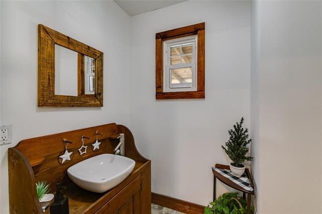 894 Lake Circle Rd, Buchanan, GA 30113