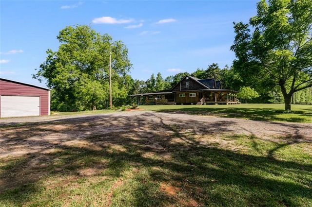 894 Lake Circle Rd, Buchanan, GA 30113