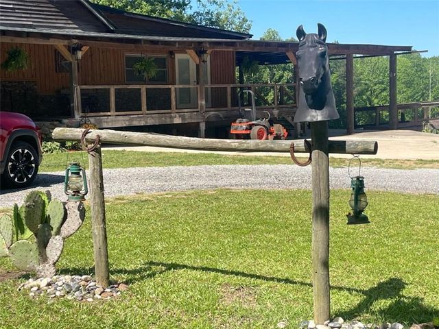 894 Lake Circle Rd, Buchanan, GA 30113