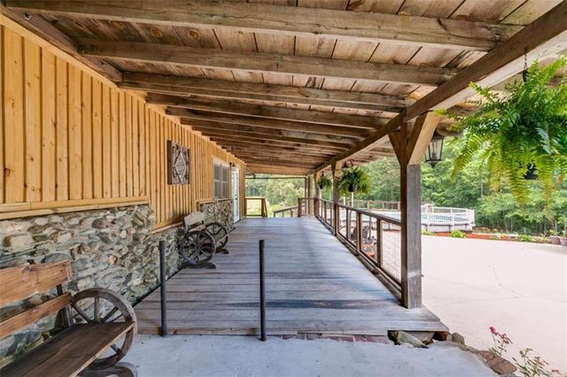 894 Lake Circle Rd, Buchanan, GA 30113