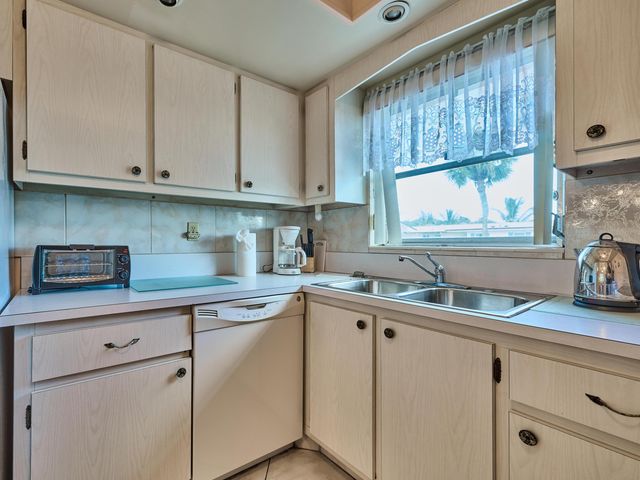 2804 Crosley Drive E F, West Palm Beach, FL 33415