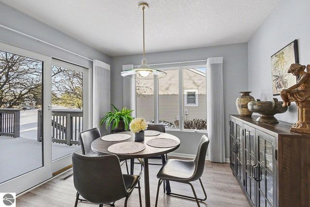 5620 W Spring Knoll Drive, Bay City, MI 48706