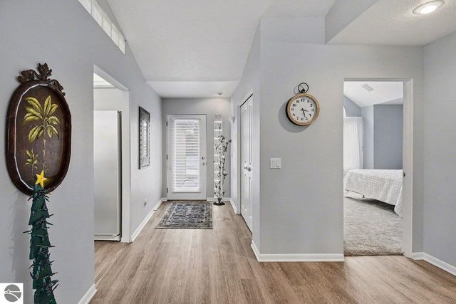 5620 W Spring Knoll Drive, Bay City, MI 48706