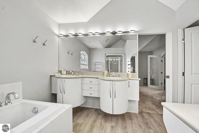 5620 W Spring Knoll Drive, Bay City, MI 48706