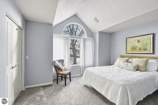 5620 W Spring Knoll Drive, Bay City, MI 48706