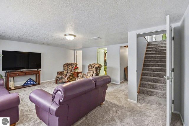 5620 W Spring Knoll Drive, Bay City, MI 48706