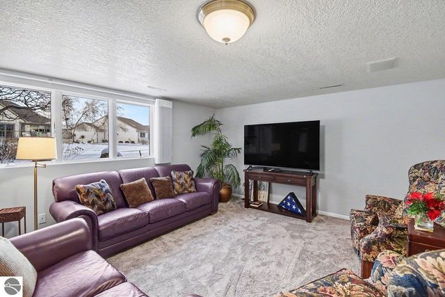 5620 W Spring Knoll Drive, Bay City, MI 48706