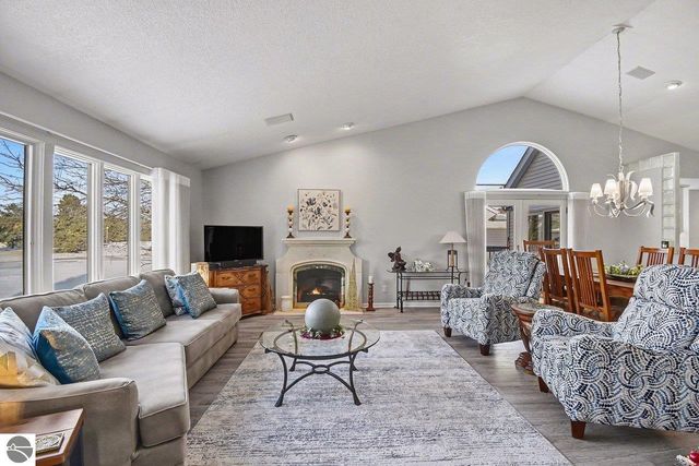 5620 W Spring Knoll Drive, Bay City, MI 48706