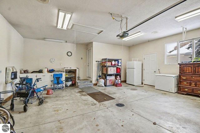 5620 W Spring Knoll Drive, Bay City, MI 48706