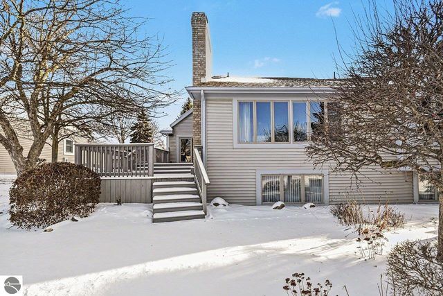 5620 W Spring Knoll Drive, Bay City, MI 48706