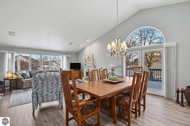 5620 W Spring Knoll Drive, Bay City, MI 48706