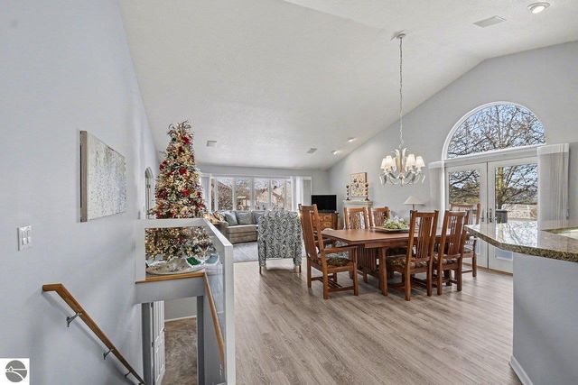 5620 W Spring Knoll Drive, Bay City, MI 48706