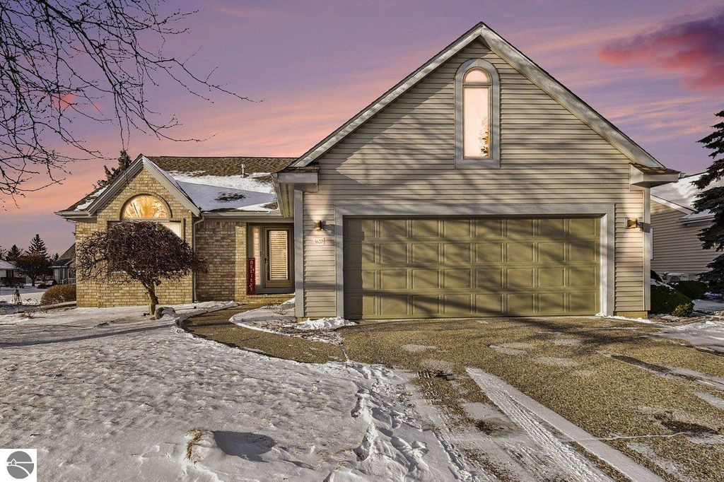5620 W Spring Knoll Drive, Bay City, MI 48706