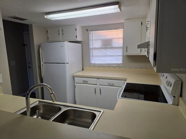 2031 PINE CHACE COURT, Tampa, FL 33613