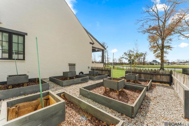 7027 Fleur De Lis, Zachary, LA 70791