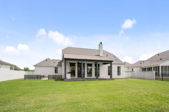 7027 Fleur De Lis, Zachary, LA 70791