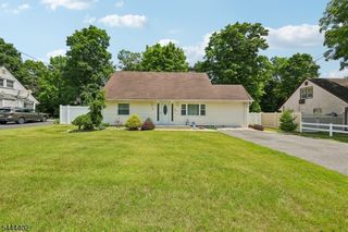 35 Spruce Rd, Pompton Lakes Boro, NJ 07442