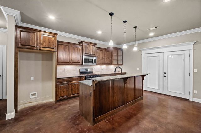 5642 Huntsville Road, Fayetteville, AR 72701