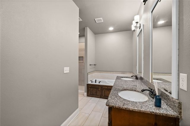 5642 Huntsville Road, Fayetteville, AR 72701