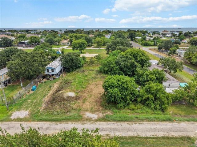 1047 10th Street, Dickinson, TX 77539
