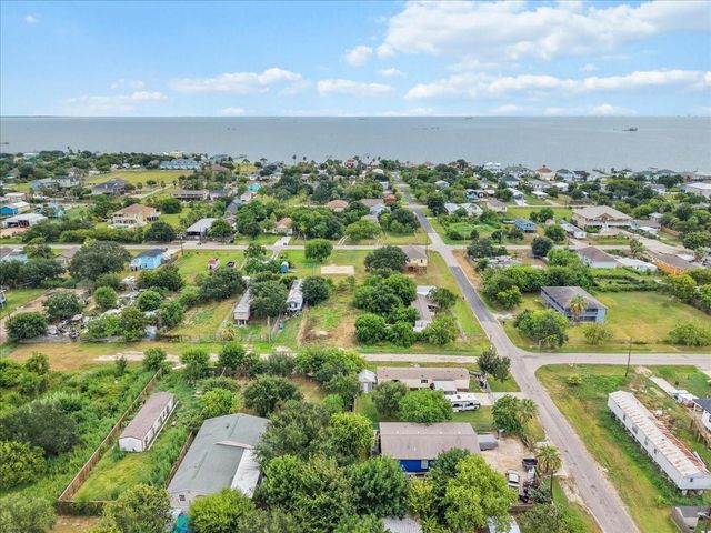1047 10th Street, Dickinson, TX 77539