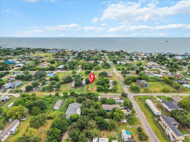 1047 10th Street, Dickinson, TX 77539