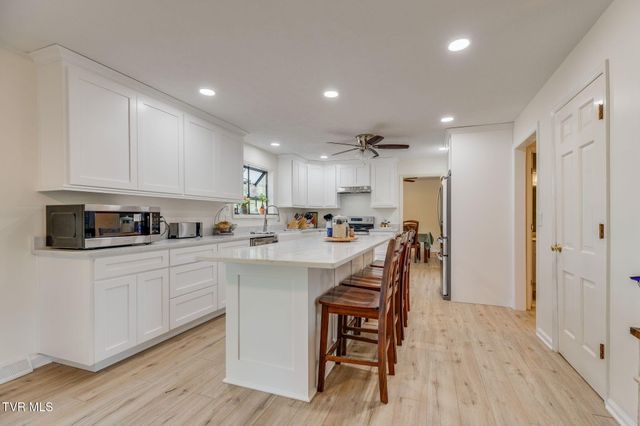 429 Oakmont Drive, Kingsport, TN 37663