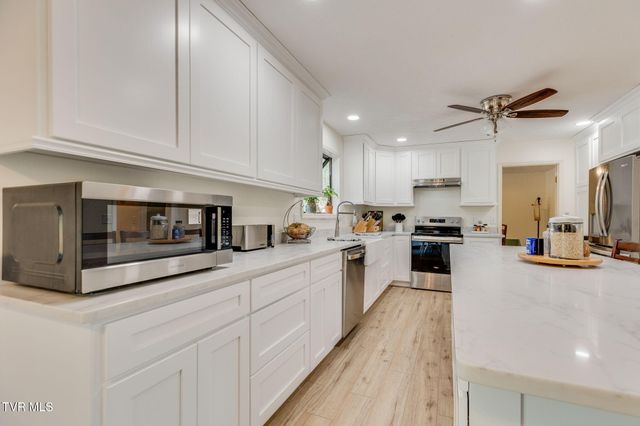 429 Oakmont Drive, Kingsport, TN 37663