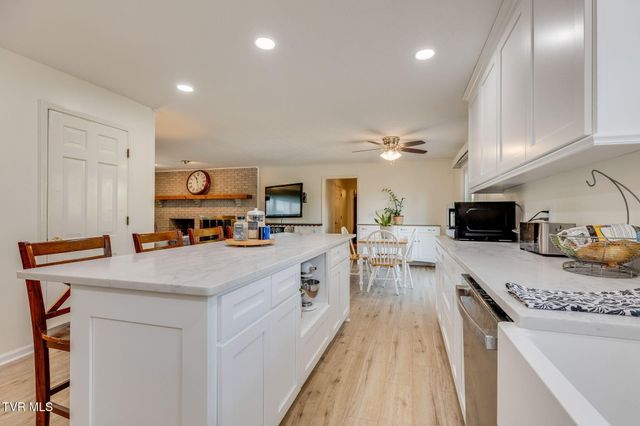 429 Oakmont Drive, Kingsport, TN 37663