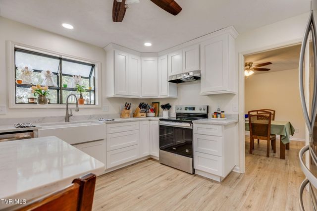 429 Oakmont Drive, Kingsport, TN 37663
