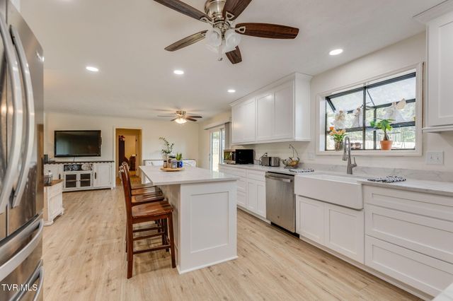 429 Oakmont Drive, Kingsport, TN 37663