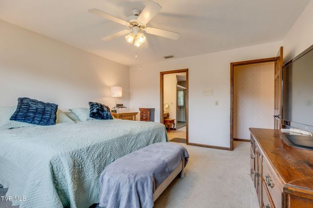 429 Oakmont Drive, Kingsport, TN 37663