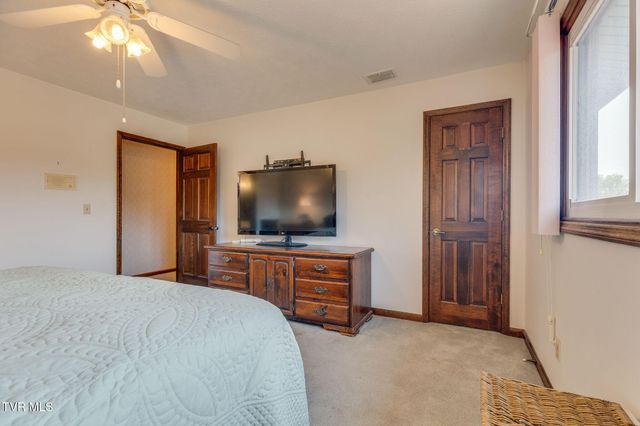 429 Oakmont Drive, Kingsport, TN 37663