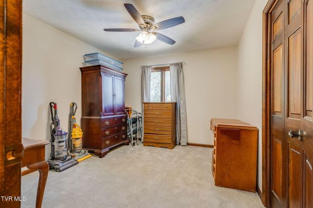 429 Oakmont Drive, Kingsport, TN 37663