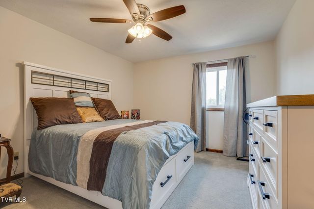 429 Oakmont Drive, Kingsport, TN 37663