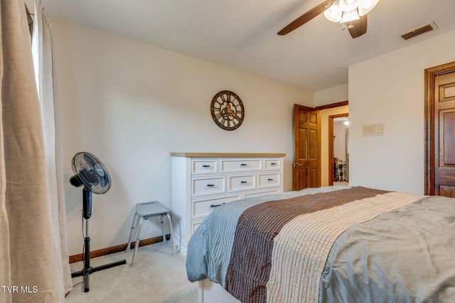 429 Oakmont Drive, Kingsport, TN 37663