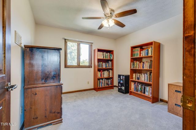 429 Oakmont Drive, Kingsport, TN 37663