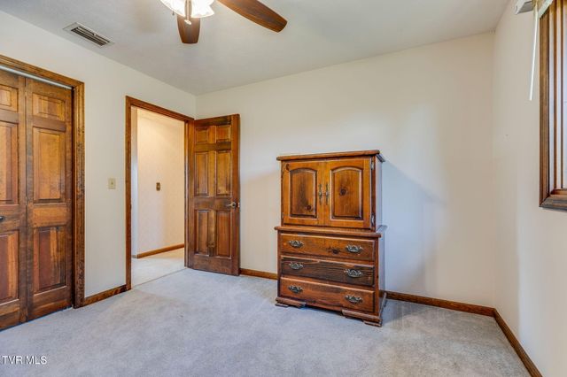 429 Oakmont Drive, Kingsport, TN 37663