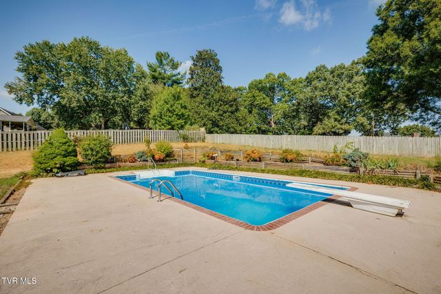 429 Oakmont Drive, Kingsport, TN 37663