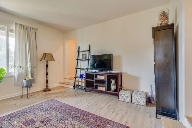 429 Oakmont Drive, Kingsport, TN 37663