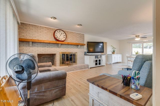 429 Oakmont Drive, Kingsport, TN 37663