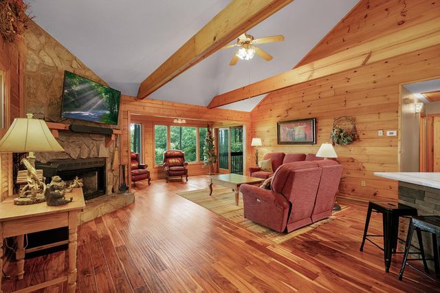 1189 Walnut Ridge, Ellijay, GA 30536