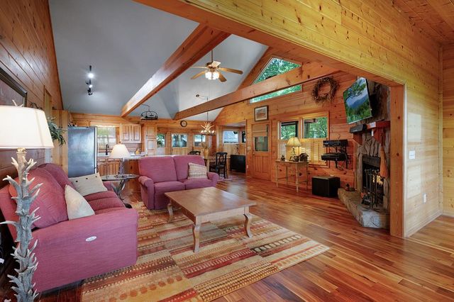 1189 Walnut Ridge, Ellijay, GA 30536